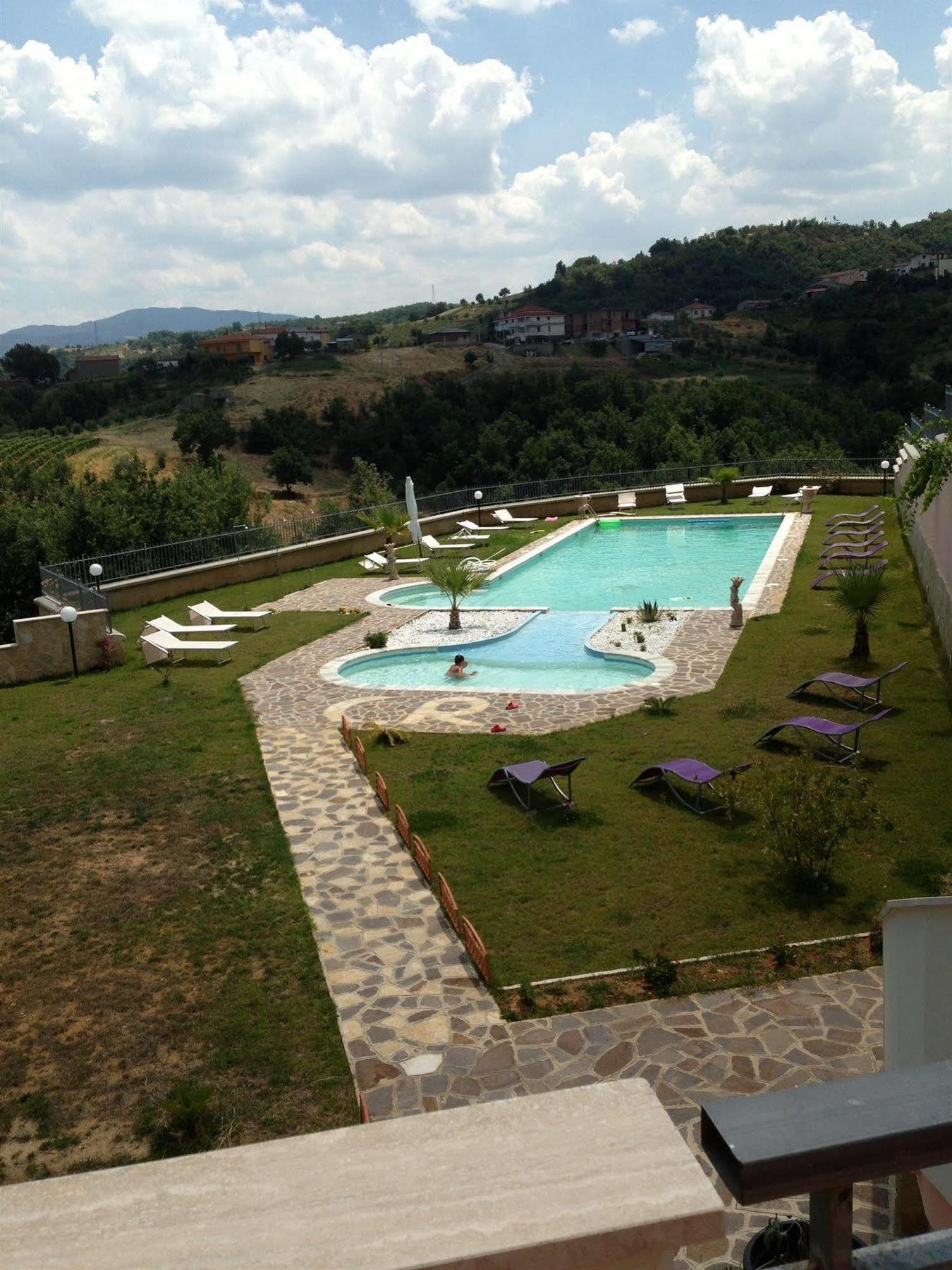 كوريليانو كالابرو Chimento Resort المظهر الخارجي الصورة