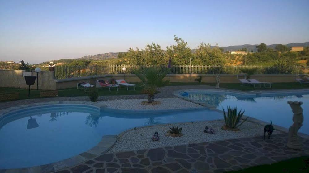 كوريليانو كالابرو Chimento Resort المظهر الخارجي الصورة